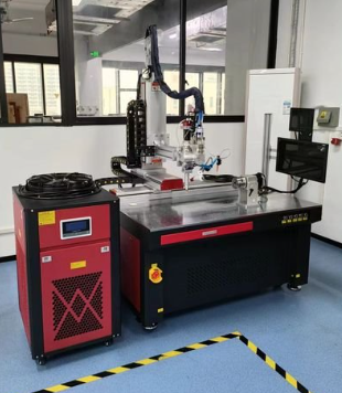 Máquina de soldagem a laser com plataforma automática